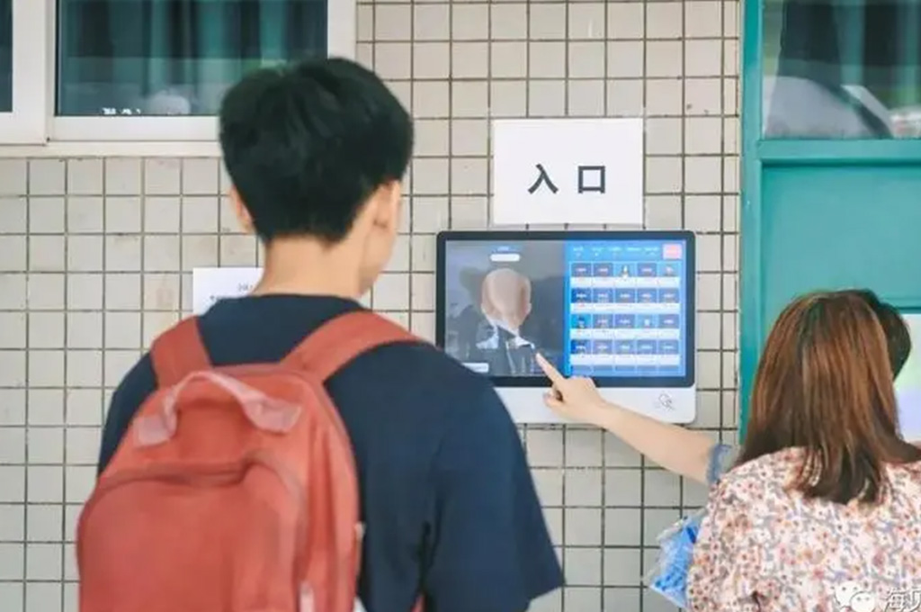 智慧班牌解决方案包含哪些内容(图1)